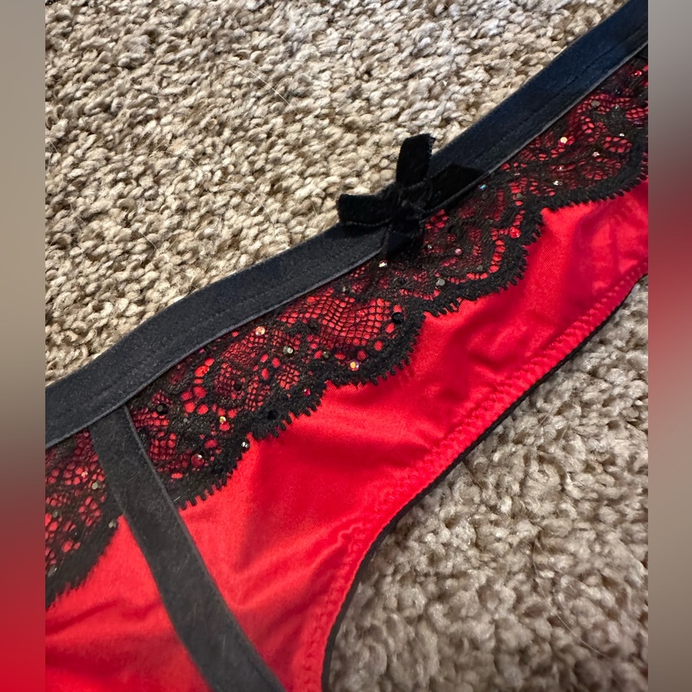 Victoria's Secret Red and Black Lace garter